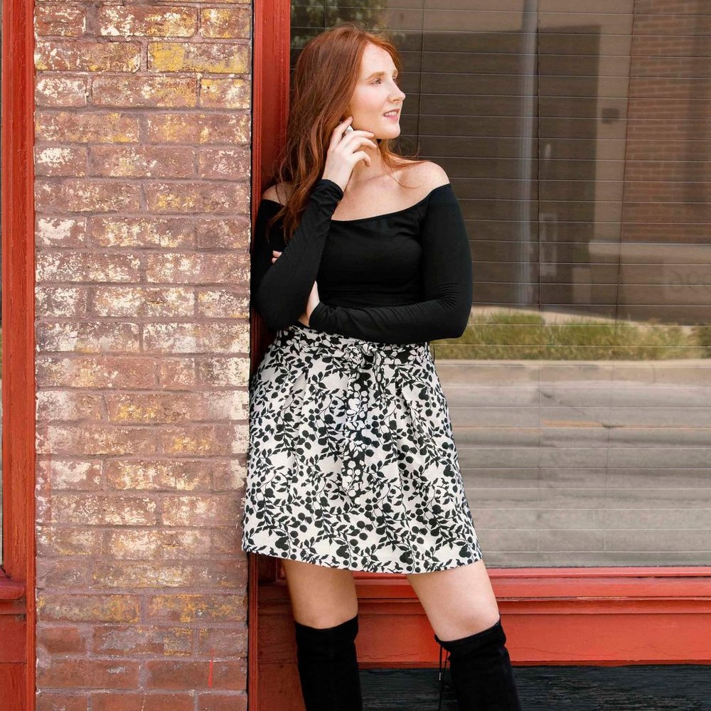 OLGYN Women’s Silhouette Pattern Mini Skirt - Picture 1 of 3